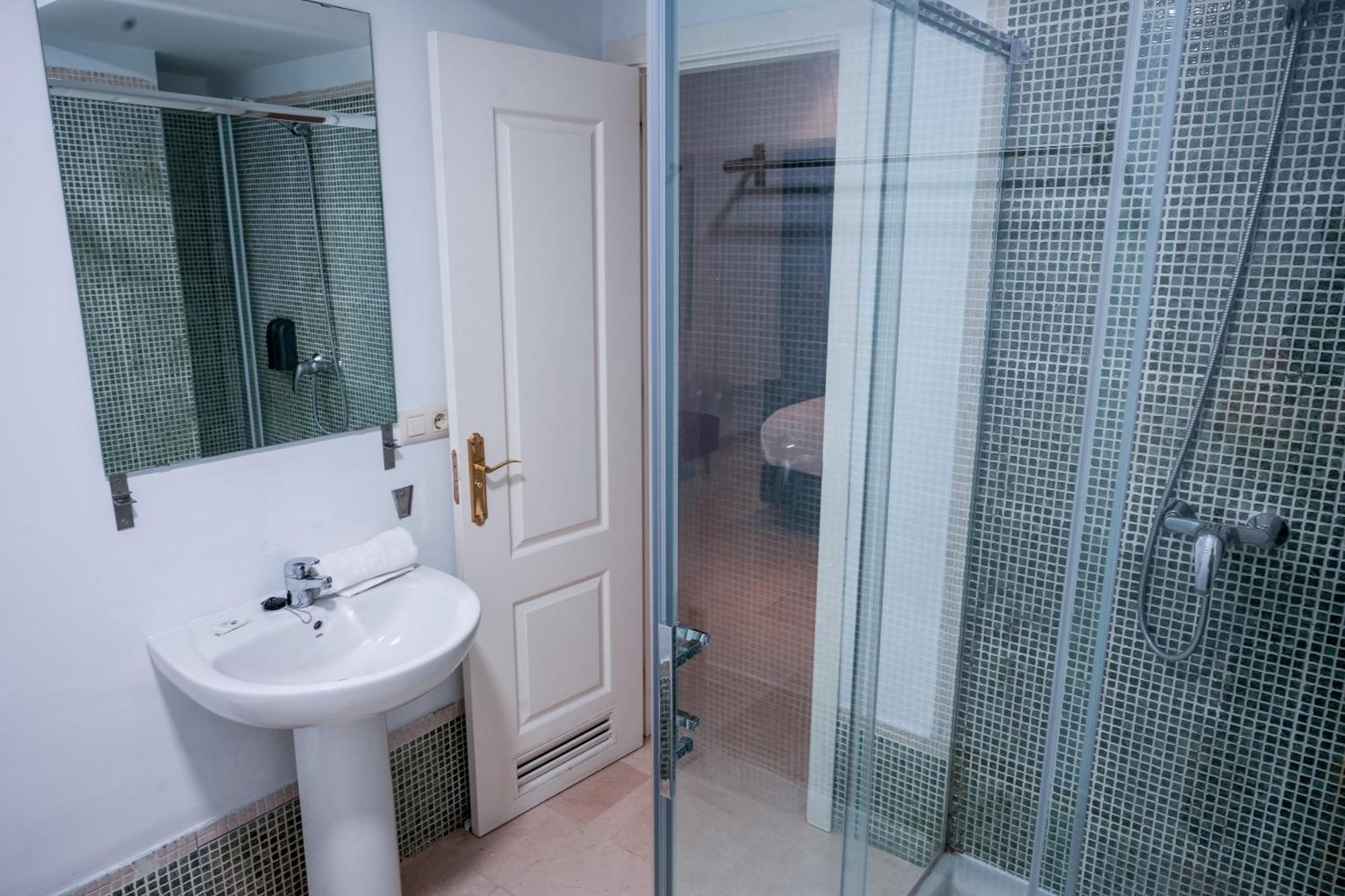 Urban Colours Sauceda VII Apartment Севиля Екстериор снимка